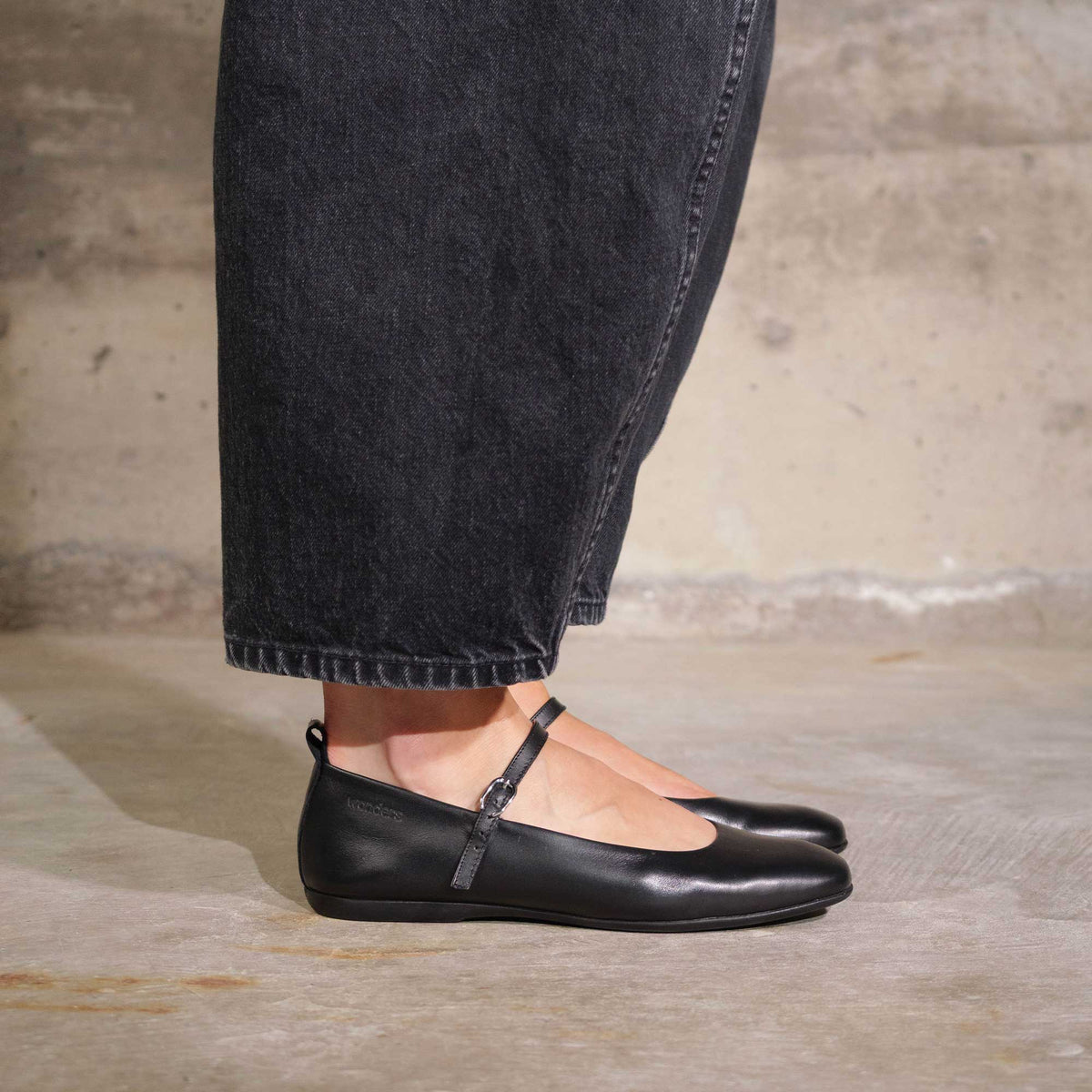 Vesta Black– Head Over Heels NZ - Main Image