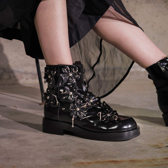 Trudi Flowers - Black