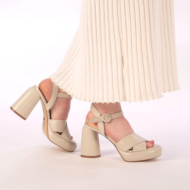 Mi Piaci - Low block heel with strap. on Designer Wardrobe