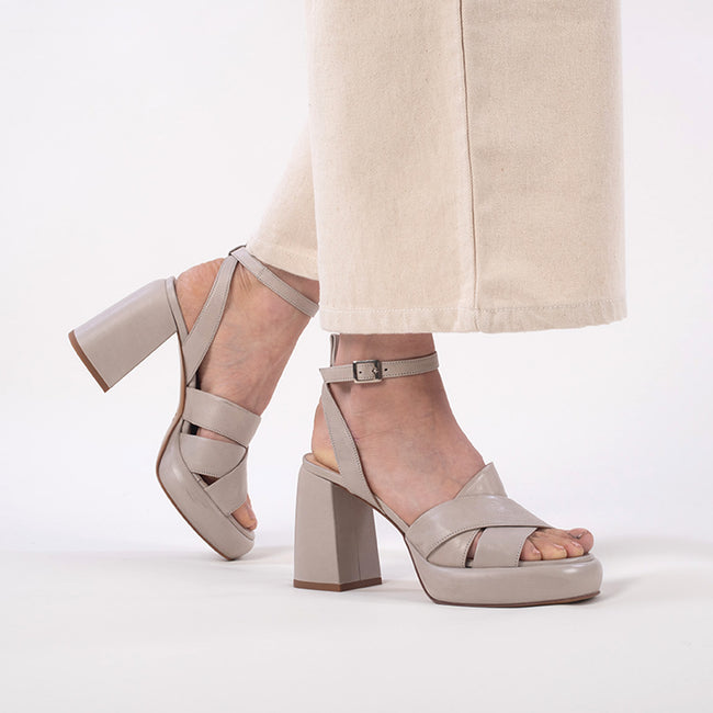 Wittner - Blush pink block heels on Designer Wardrobe