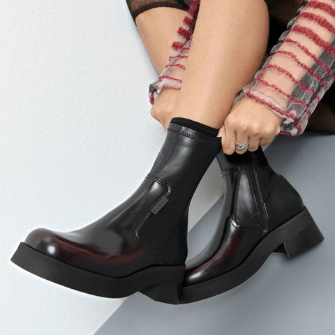 Oliana - Burgundy Black