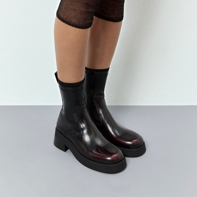 Oliana - Burgundy Black