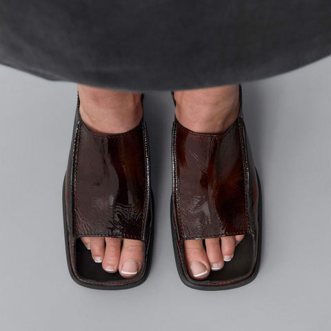Ertha - Glossy Brown