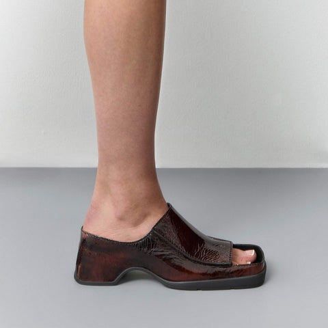Ertha - Glossy Brown