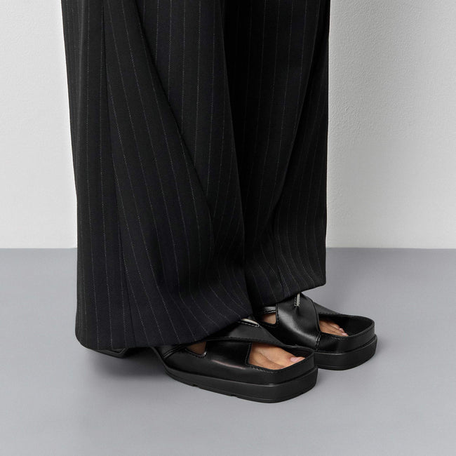 Nira - Black