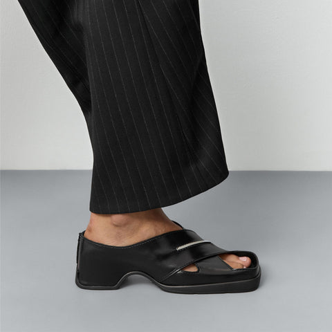 Nira - Black