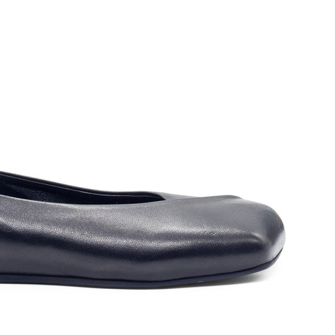 Livia - Black