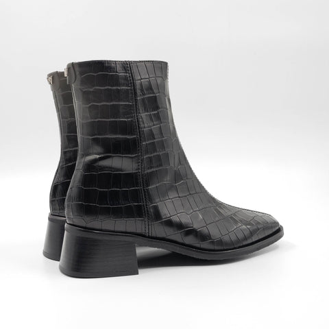 Neville - Black Croc