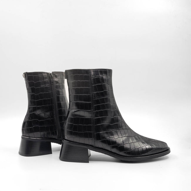 Neville - Black Croc